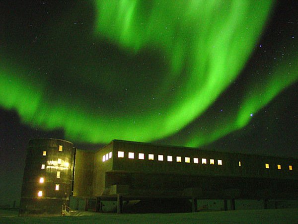 The aurora australis — the Southern Lights — as seen over the National Science Foundation's Amundsen-Scott South Pole Station in Antarctica. The eerie visual effect arises when charged particles blown off by the sun (the solar wind) are caught in the Earth's magnetic field and travel along the field lines, colliding with molecules of oxygen and nitrogen in the atmosphere. Image courtesy of the National Science Foundation, Jonathan Berry. The aurora australis — the Southern Lights — as seen over the National Science Foundation's Amundsen-Scott South Pole Station in Antarctica. The eerie visual effect arises when charged particles blown off by the sun (the solar wind) are caught in the Earth's magnetic field and travel along the field lines, colliding with molecules of oxygen and nitrogen in the atmosphere. Image courtesy of the National Science Foundation, Jonathan Berry.