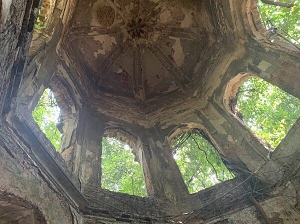 The dome of the tomb of Colombo Sahib in Bangladesh's Dhaka Christian Cemetery, which incorporates a number of different architectural styles. The dome of the tomb of Colombo Sahib in Bangladesh's Dhaka Christian Cemetery, which incorporates a number of different architectural styles.