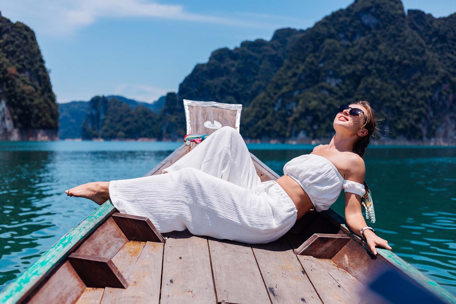 woman-female-traveler-vacation-luxury-travel-relaxation-1714324-pxhere.com